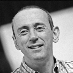 Nicholas Hytner to stand down as Director of National Theatre